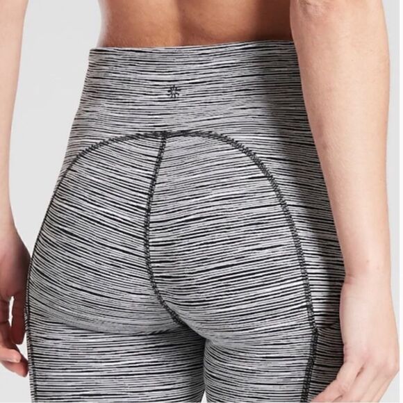 Athleta Ultimate Linear Lines Capri - Picture 4 of 7